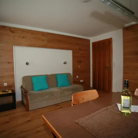 Gemuetliche In Mit Terrasse Und Garten By Interhome شقة